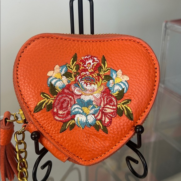 Sharif Heart-Shaped Orange Floral Embroidered Zippered Coin Purse 4”x 4.5” NWOT - Picture 3 of 5